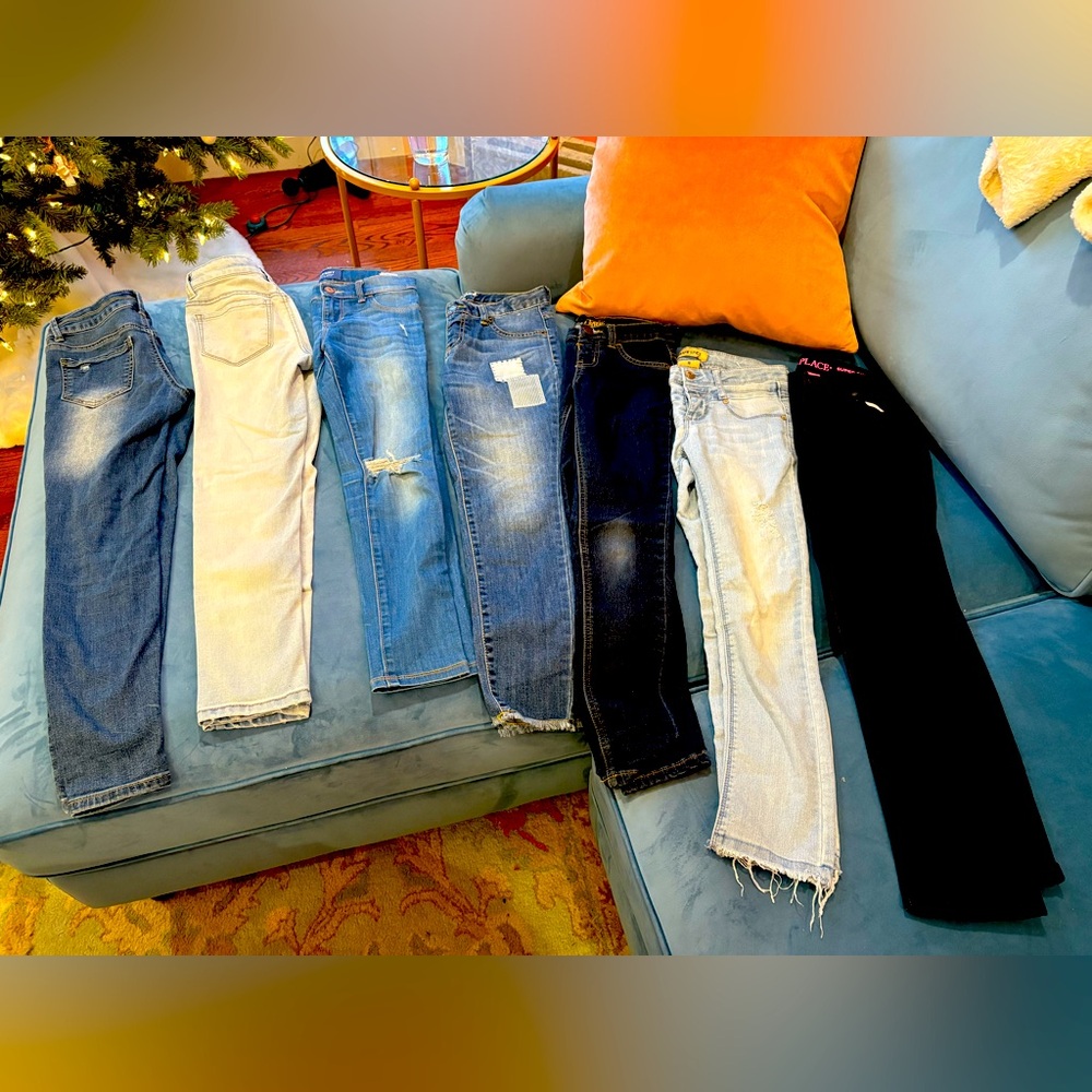 Girls Size 8-10 Jeans
Many Brands! ( see photo for brands) Great Condition!